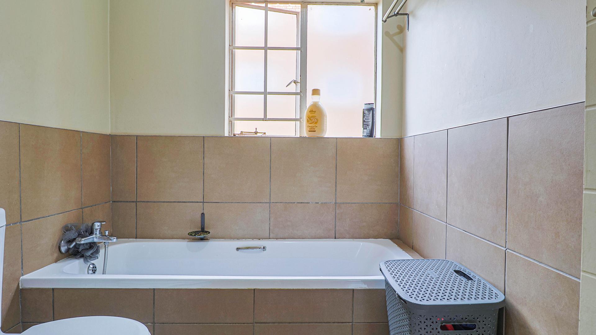  of property in Monavoni