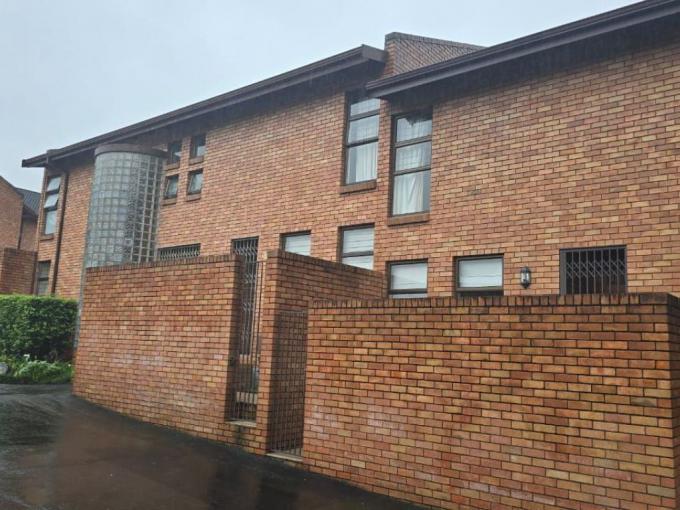 4 Bedroom Duplex to Rent in Ferncliffe - Property to rent - MR695767