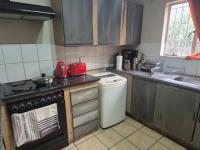  of property in Die Hoewes