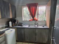  of property in Die Hoewes