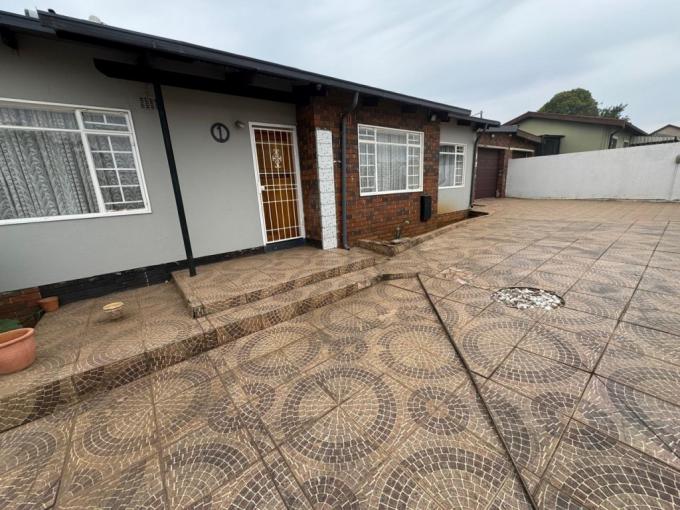 3 Bedroom House for Sale For Sale in Eldorado Park AH - MR695787