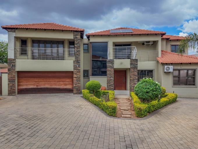 4 Bedroom House for Sale For Sale in Birdwood Estate - MR695790