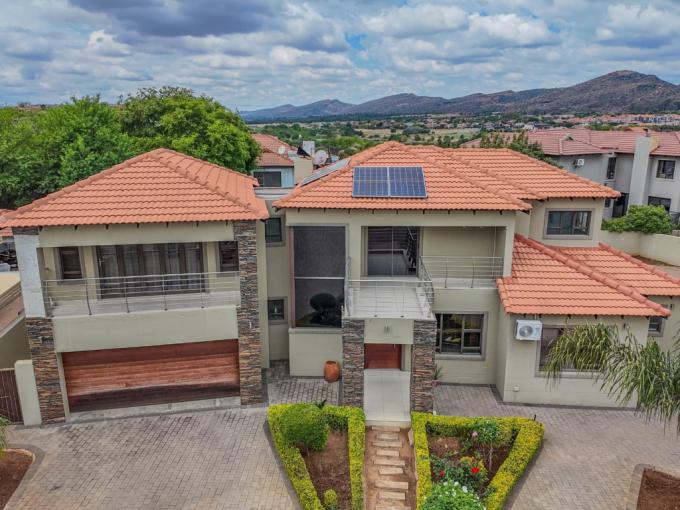 4 Bedroom House for Sale For Sale in Birdwood Estate - MR695790
