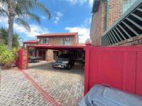  of property in Die Hoewes