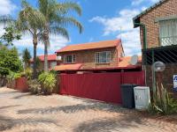  of property in Die Hoewes