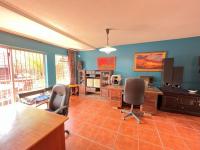  of property in Die Hoewes