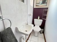  of property in Die Hoewes