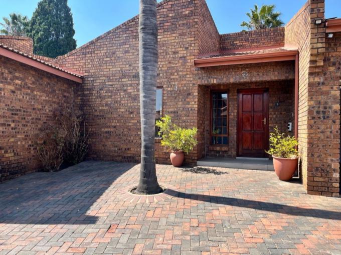 3 Bedroom House for Sale For Sale in Bedfordview - MR695812