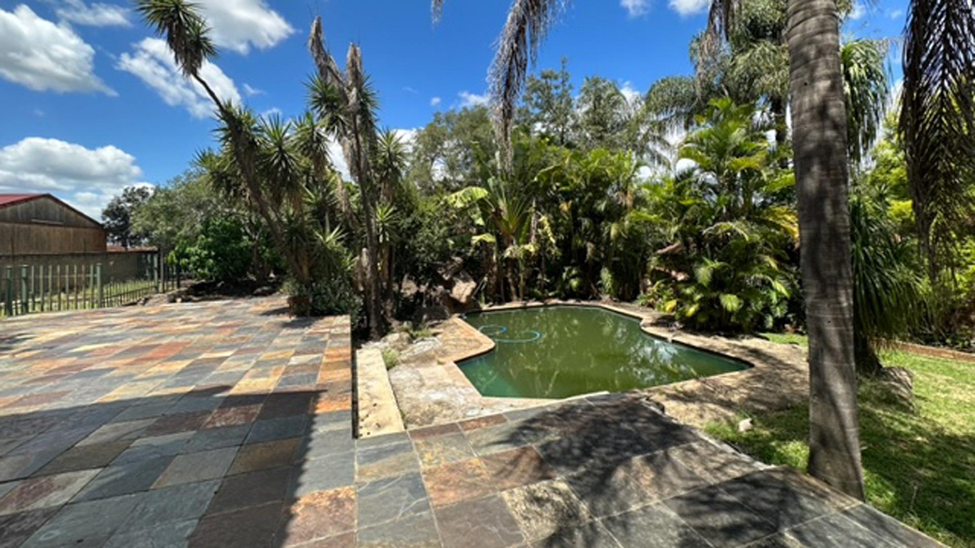 Swimming Pool of property in Sonheuwel