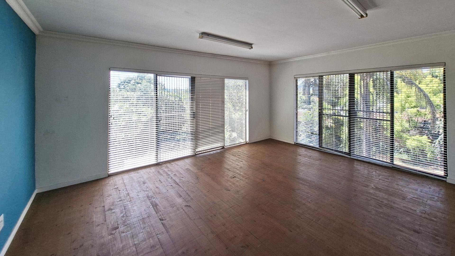 Main Bedroom of property in Sonheuwel