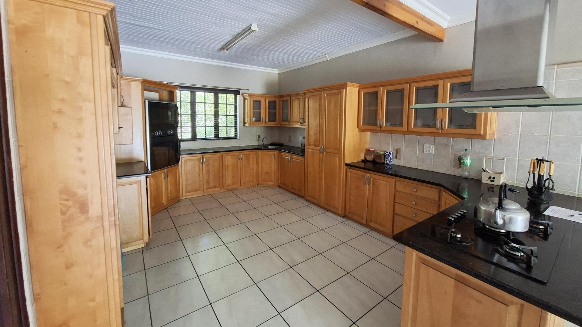 Kitchen of property in Sonheuwel