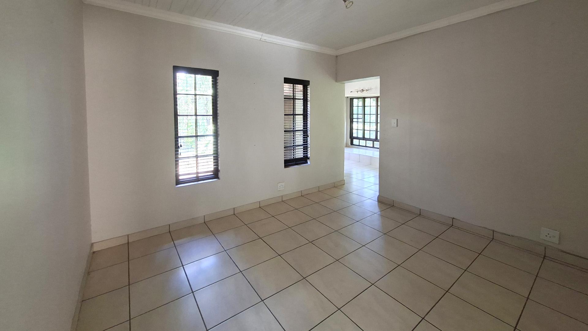 Foyer of property in Sonheuwel