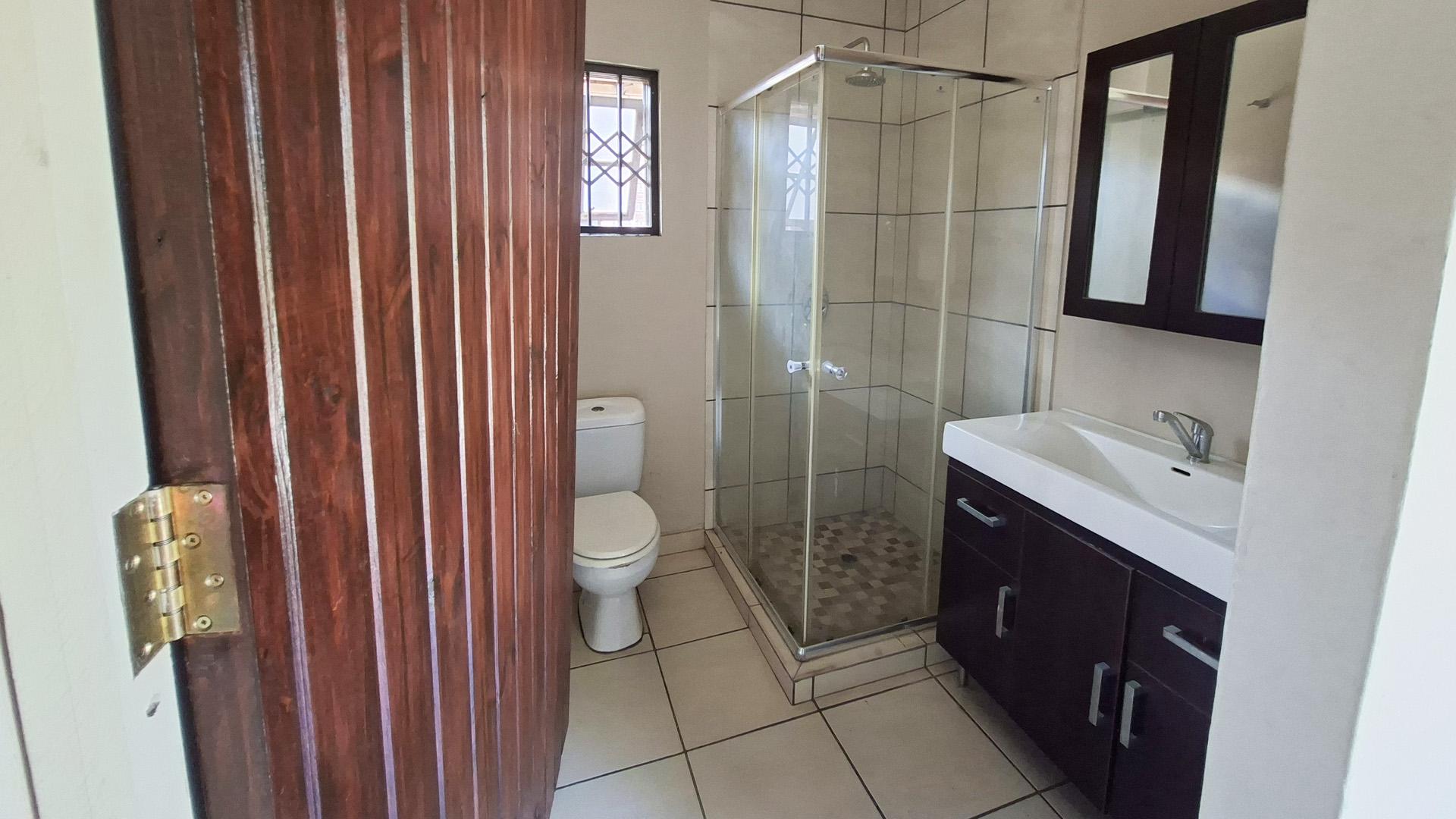 Bathroom 2 of property in Sonheuwel