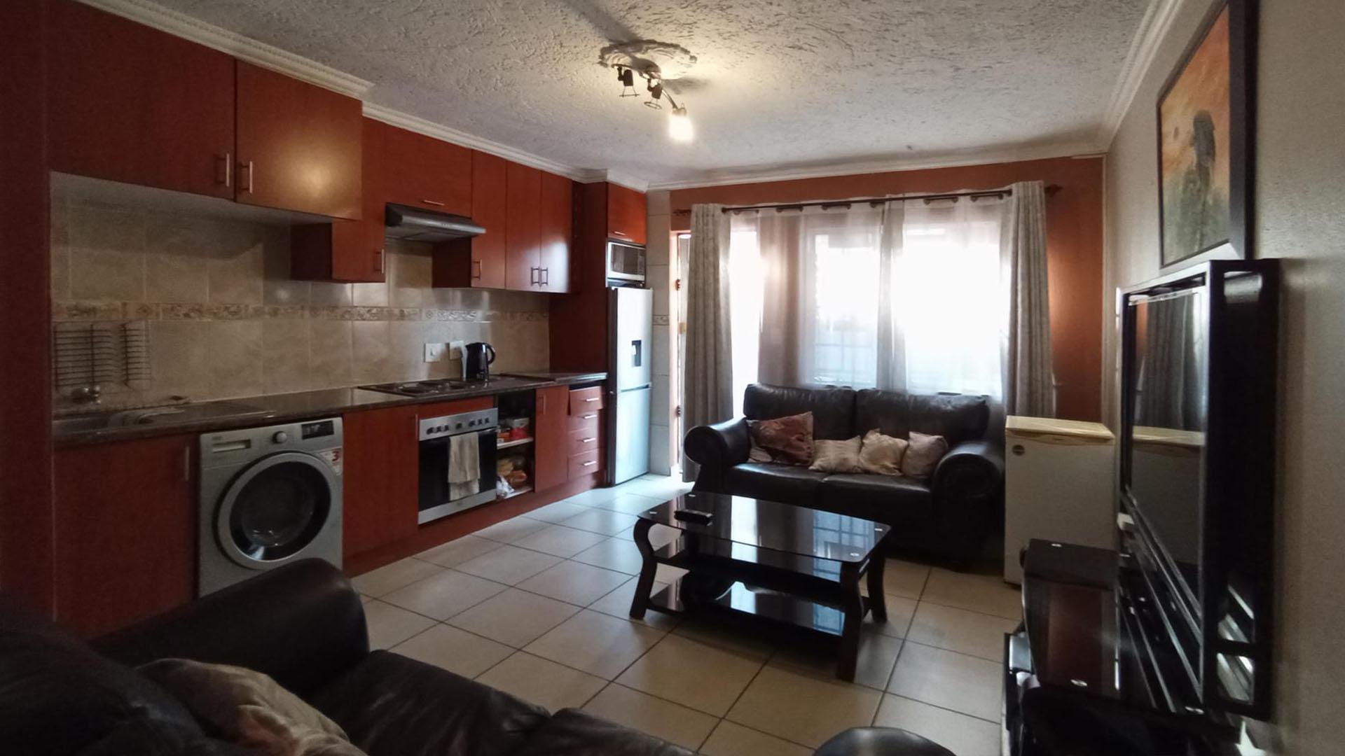 Lounges - 20 square meters of property in Gezina
