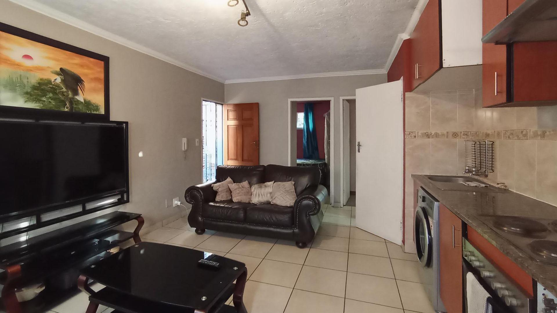 Lounges - 20 square meters of property in Gezina
