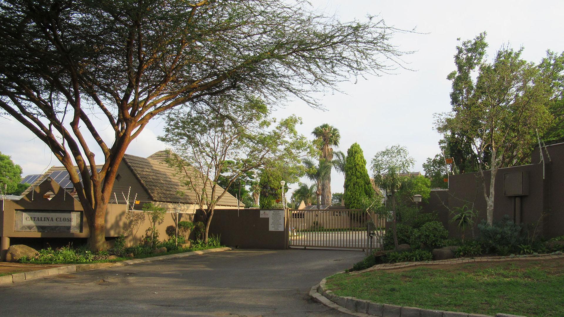 Front View of property in Bromhof