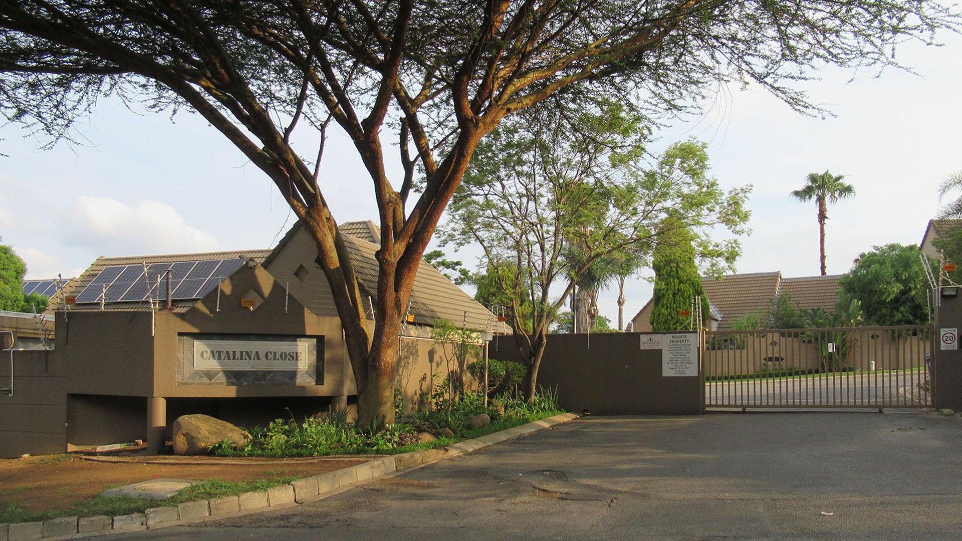 Front View of property in Bromhof