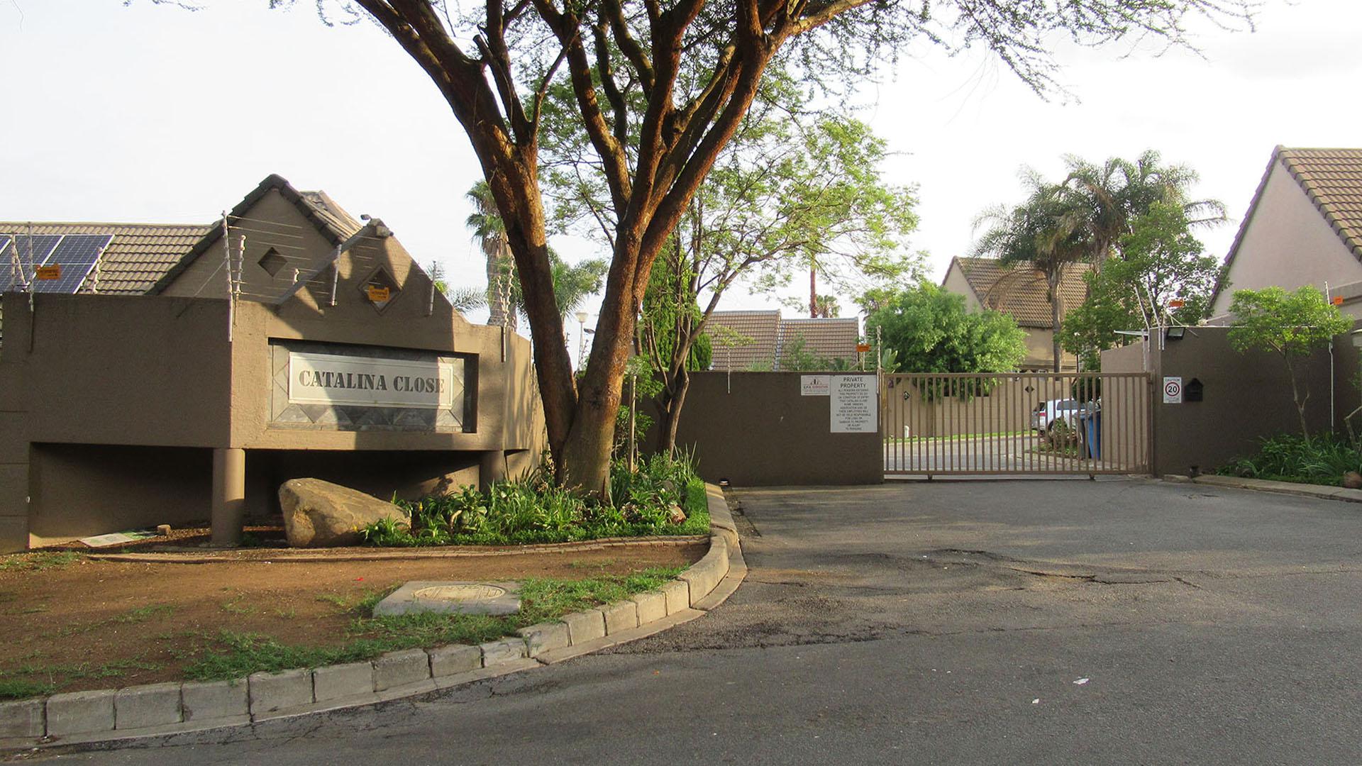 Front View of property in Bromhof