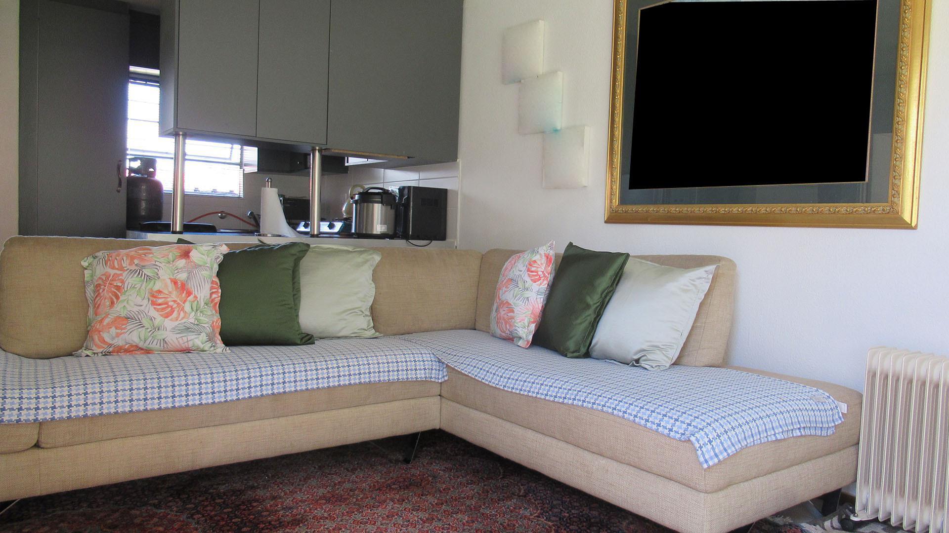 Lounges - 19 square meters of property in Rembrandt Park