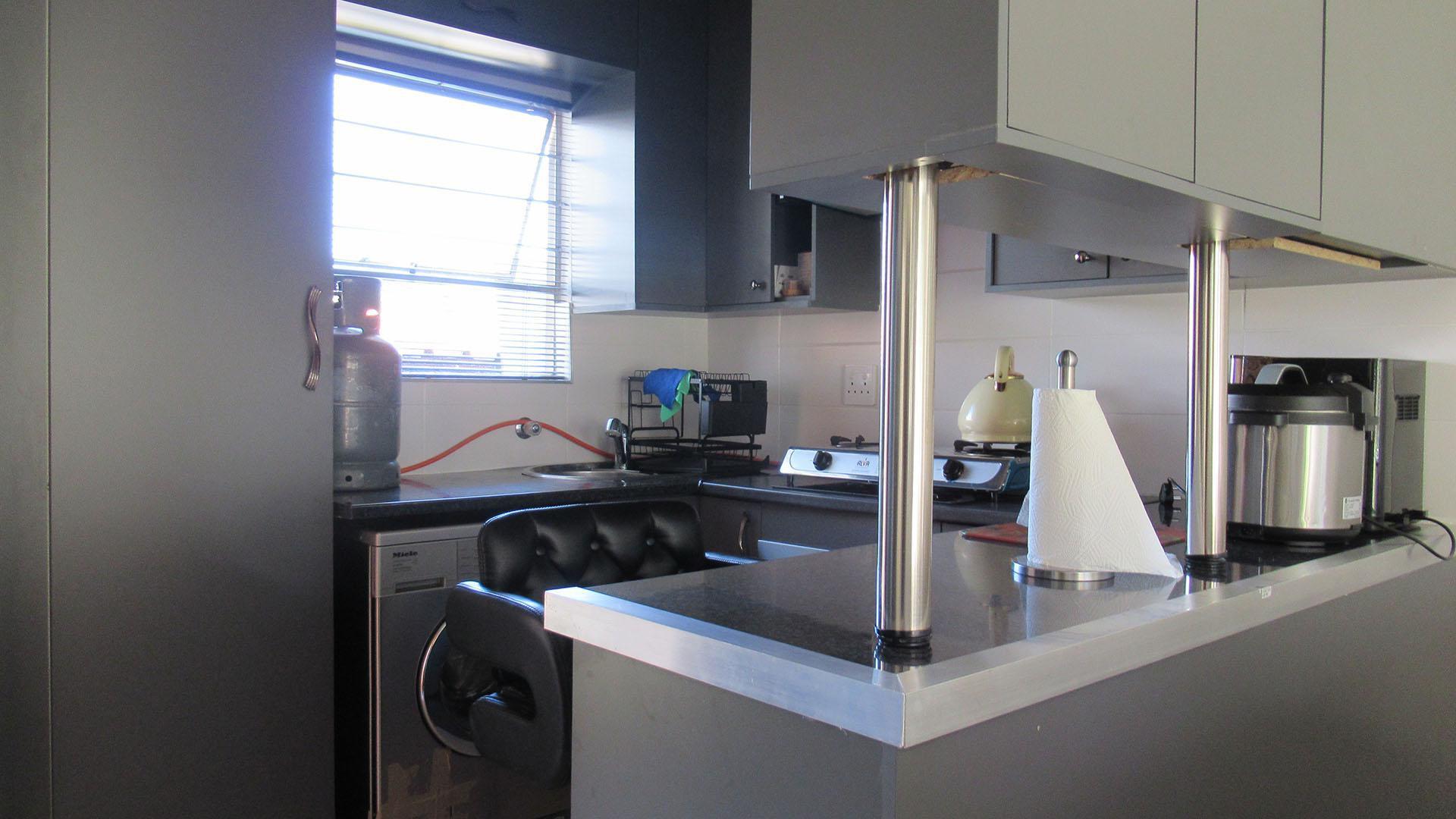 Kitchen - 10 square meters of property in Rembrandt Park