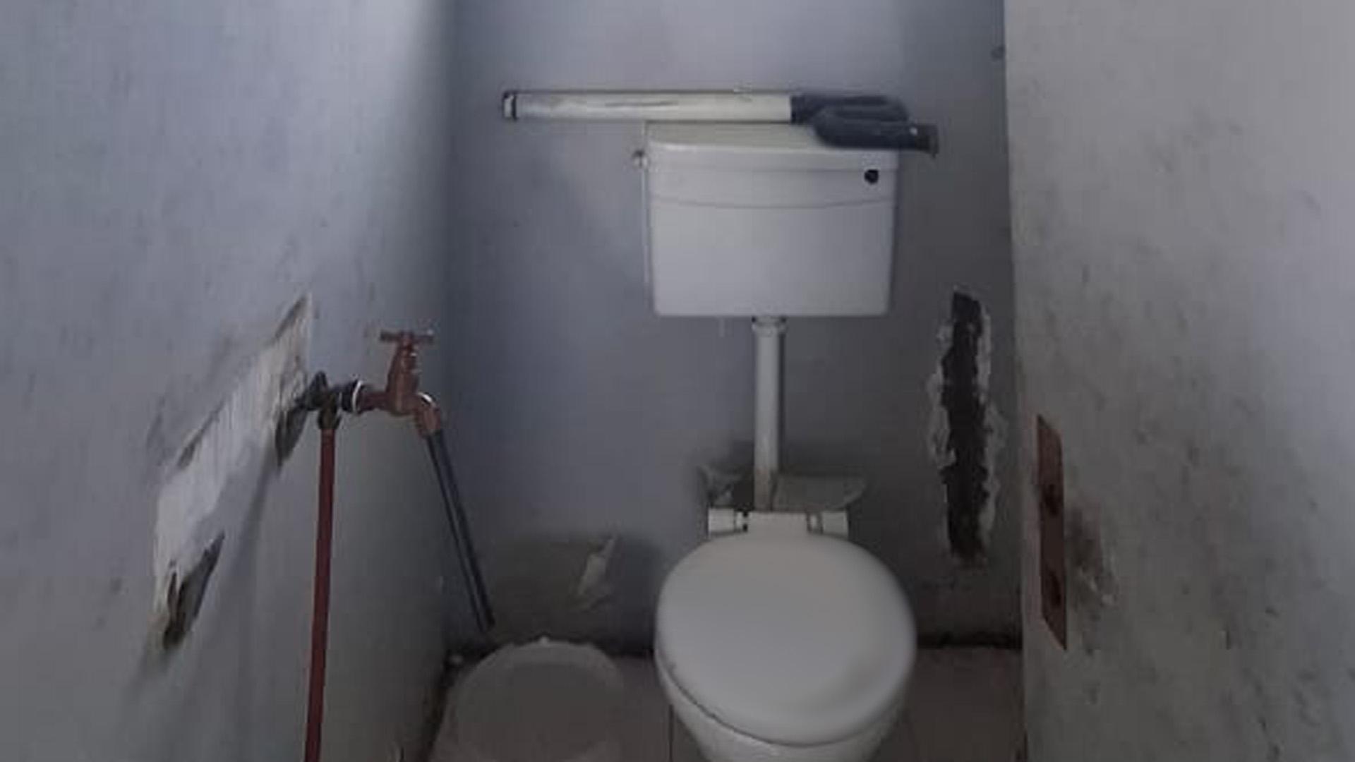 Bathroom 2 of property in Ficksburg