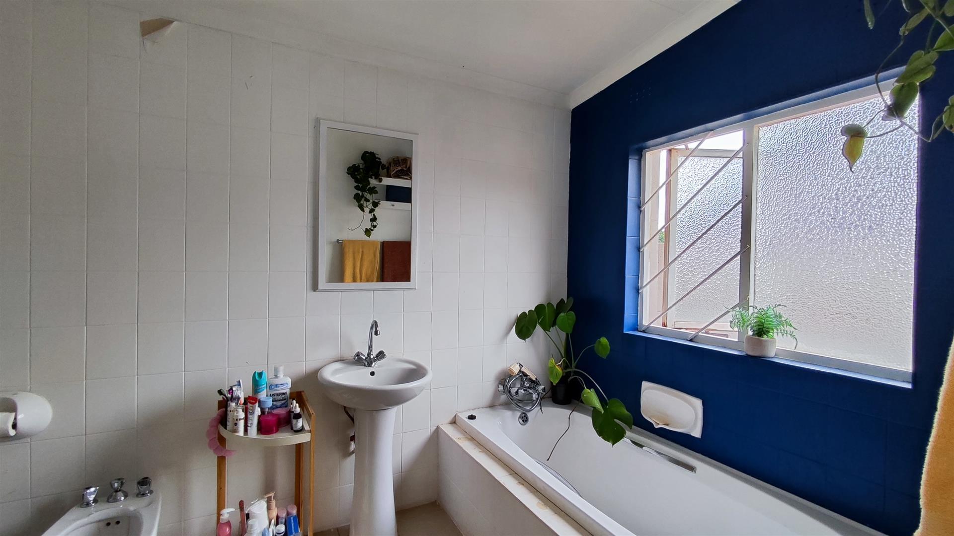 Main Bathroom - 8 square meters of property in Melville