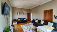 Lounges - 28 square meters of property in Melville