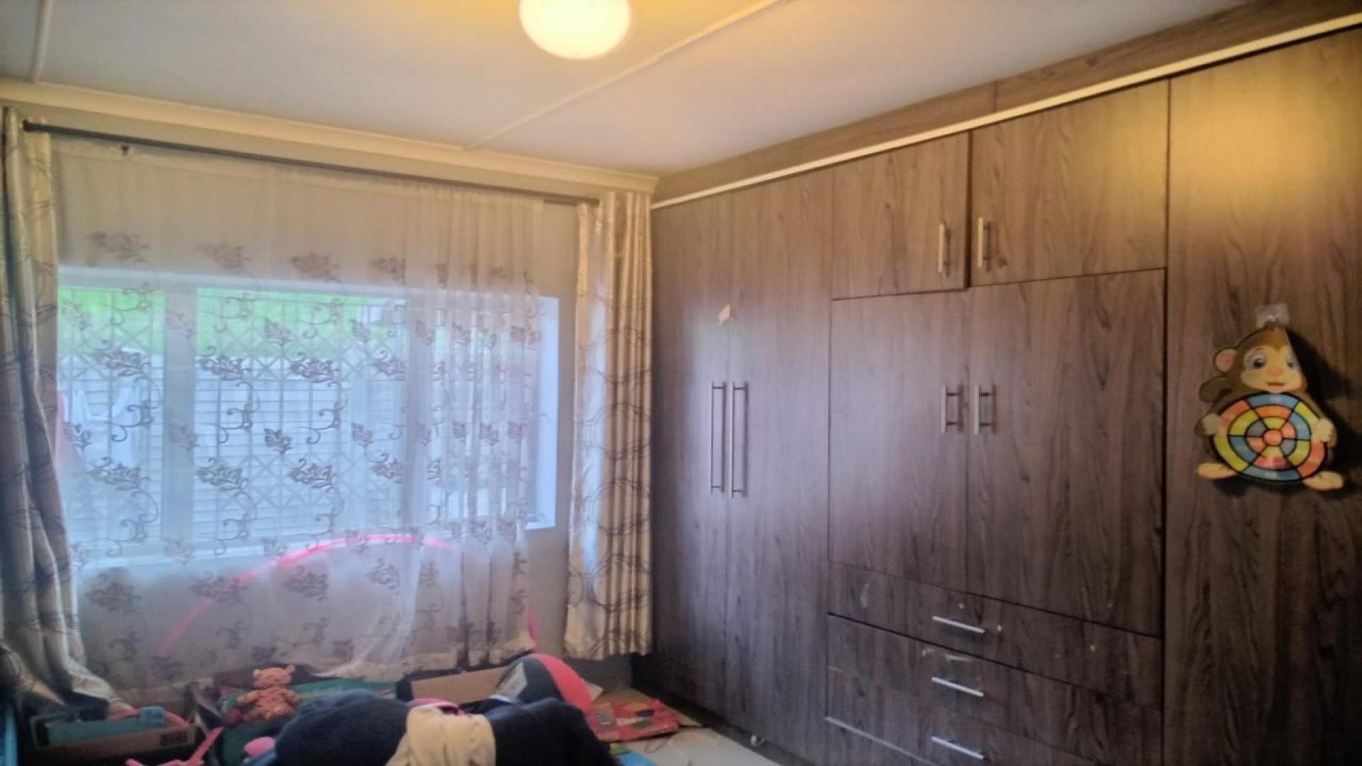 Bed Room 2 of property in Kharwastan