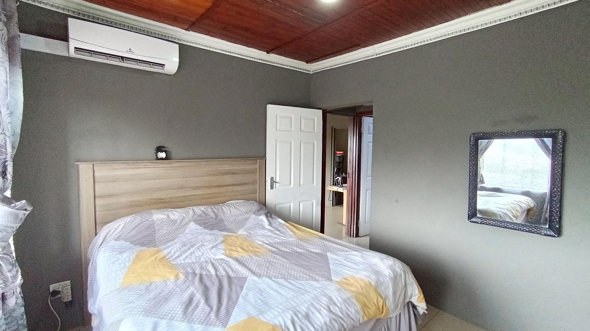 Bed Room 1 - 28 square meters of property in Kharwastan