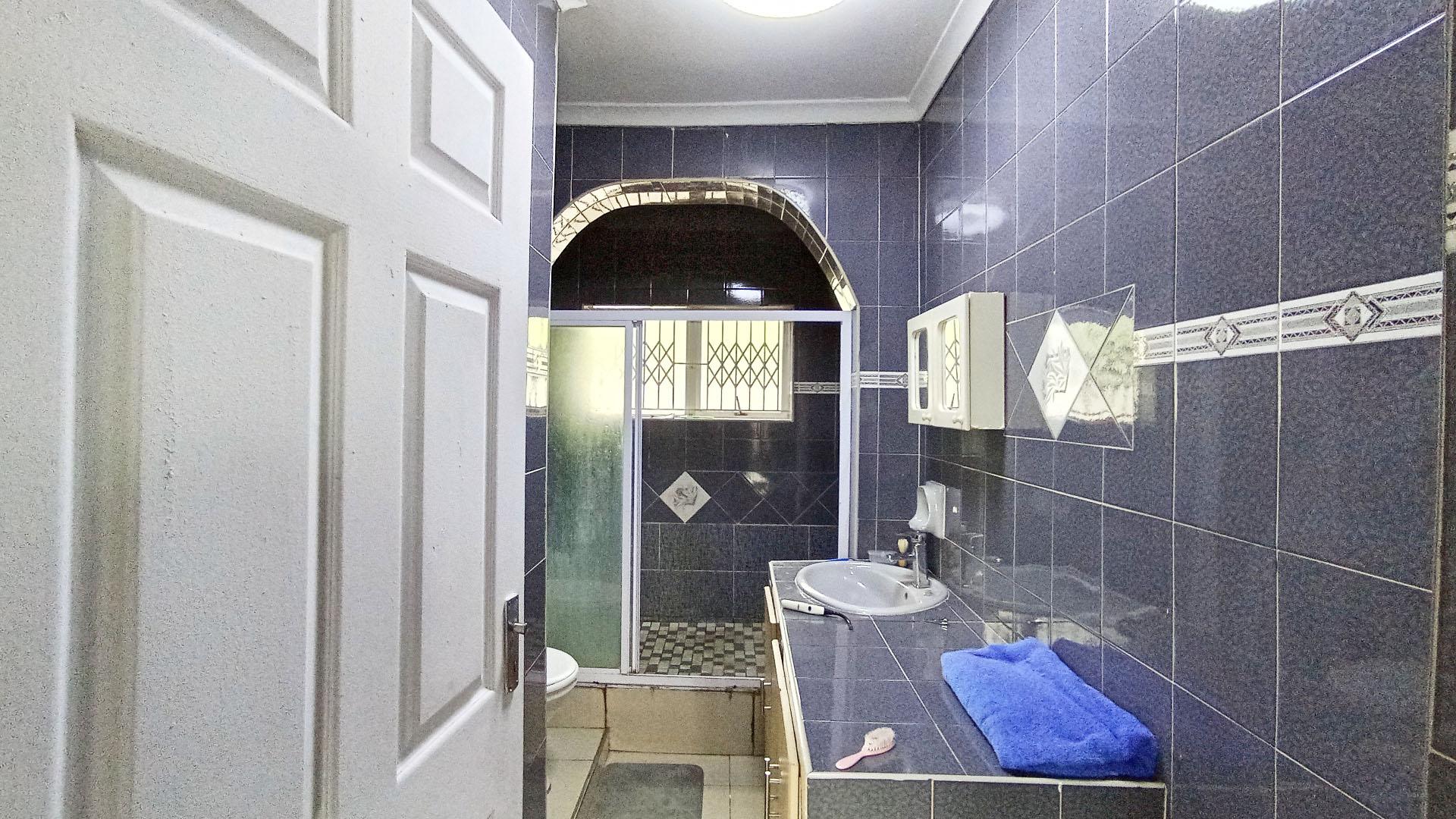 Bathroom 1 - 11 square meters of property in Kharwastan