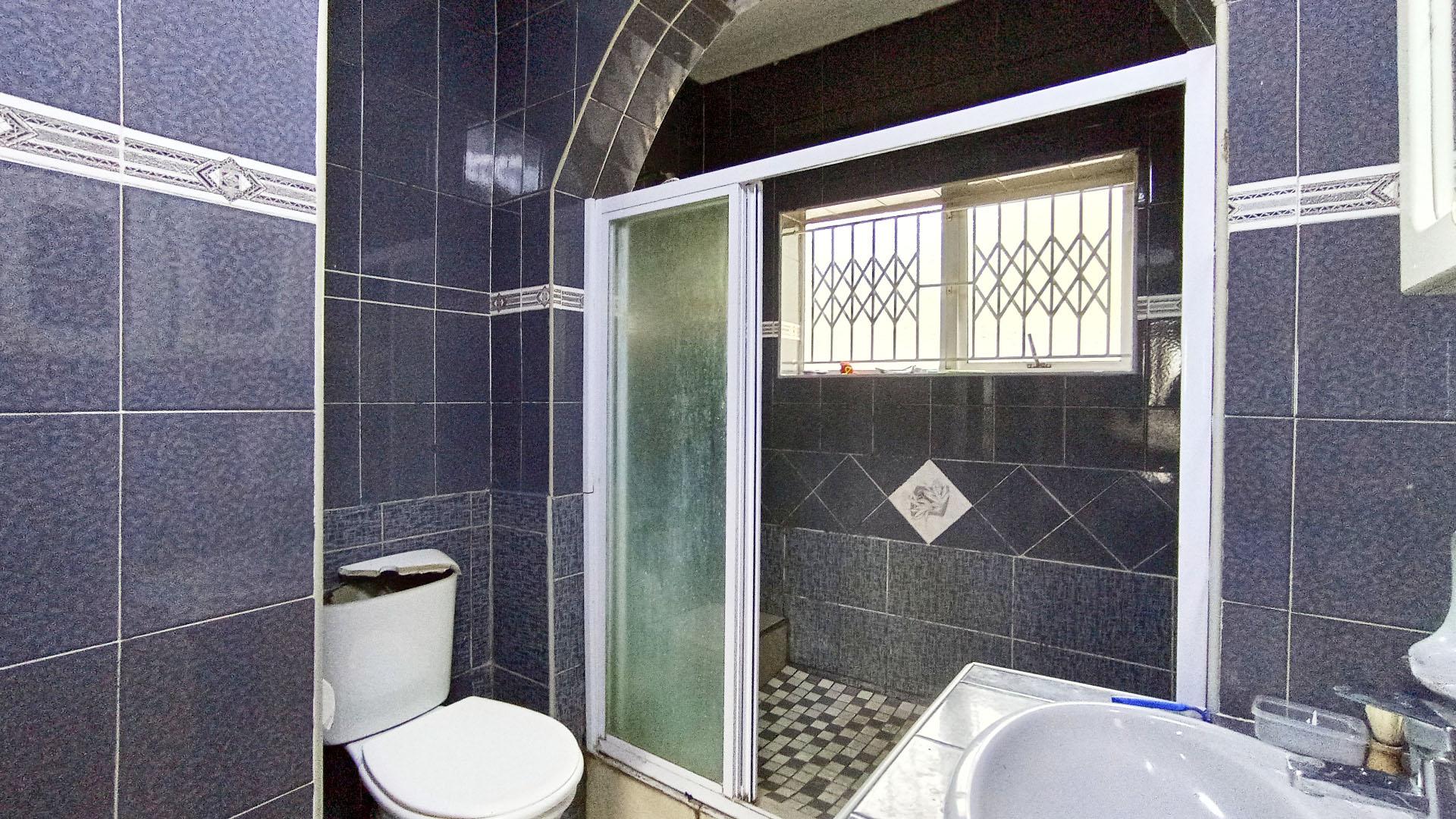 Bathroom 1 - 11 square meters of property in Kharwastan