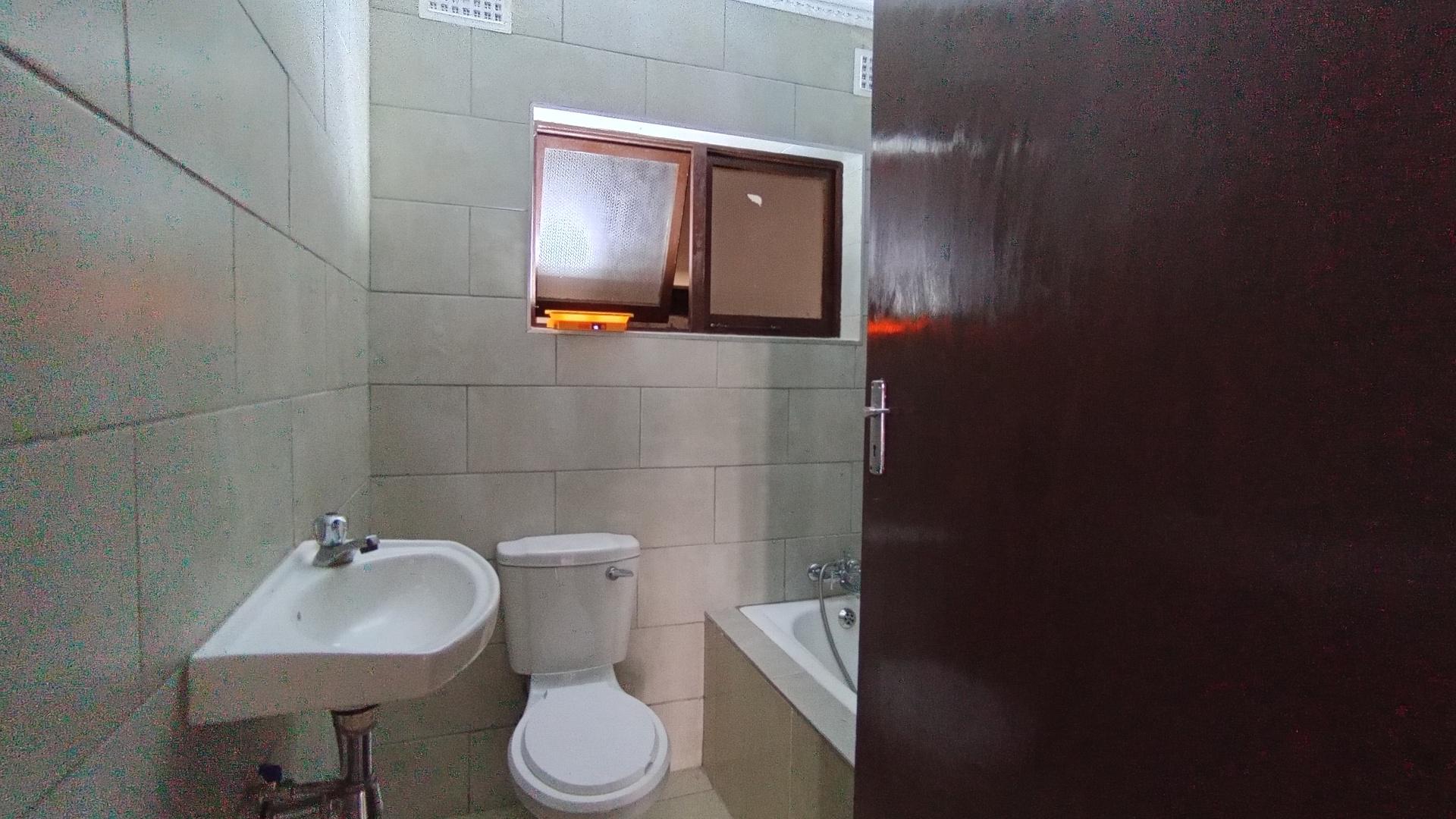 Bathroom 1 - 11 square meters of property in Kharwastan