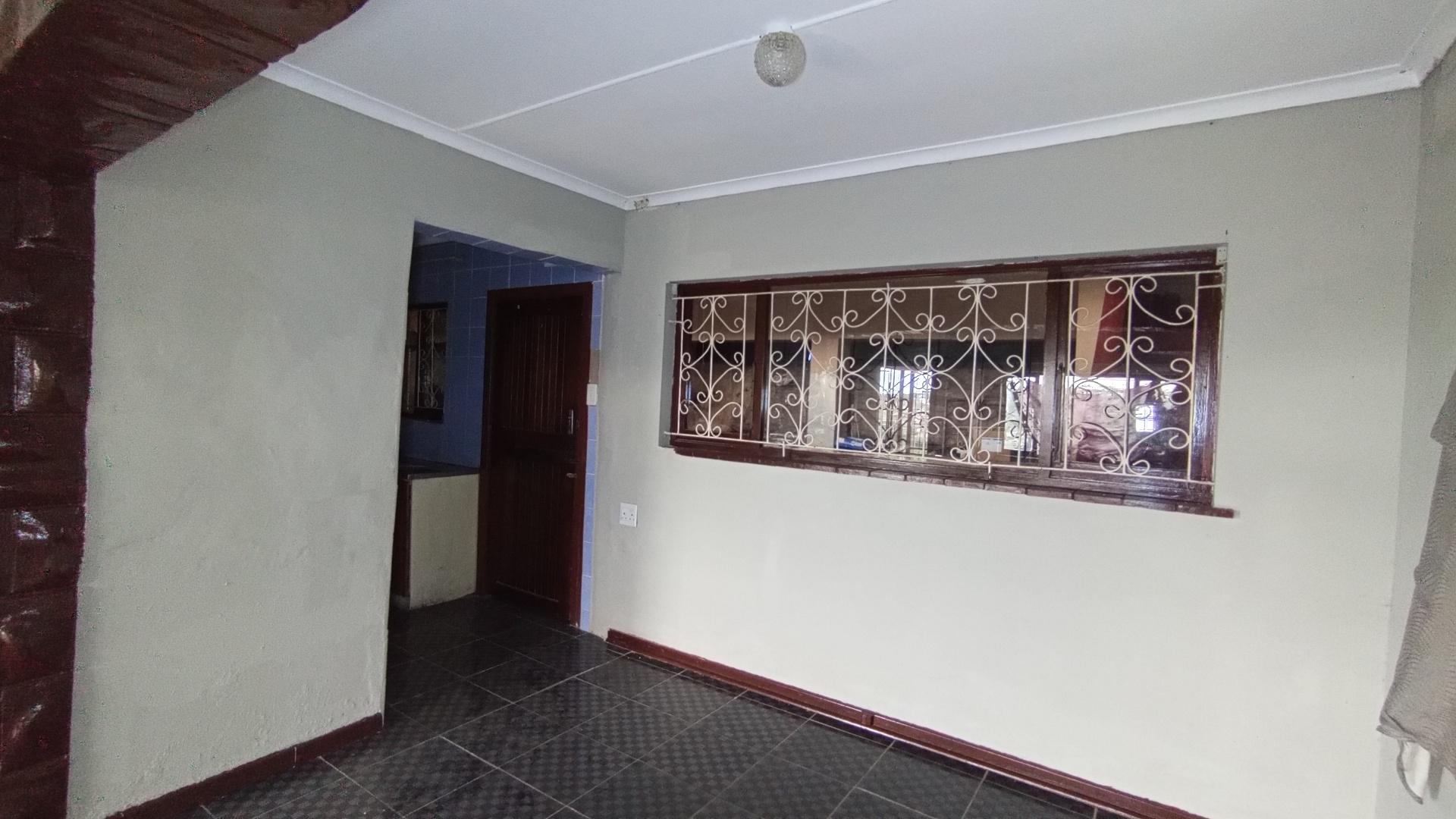 Dining Room - 12 square meters of property in Kharwastan