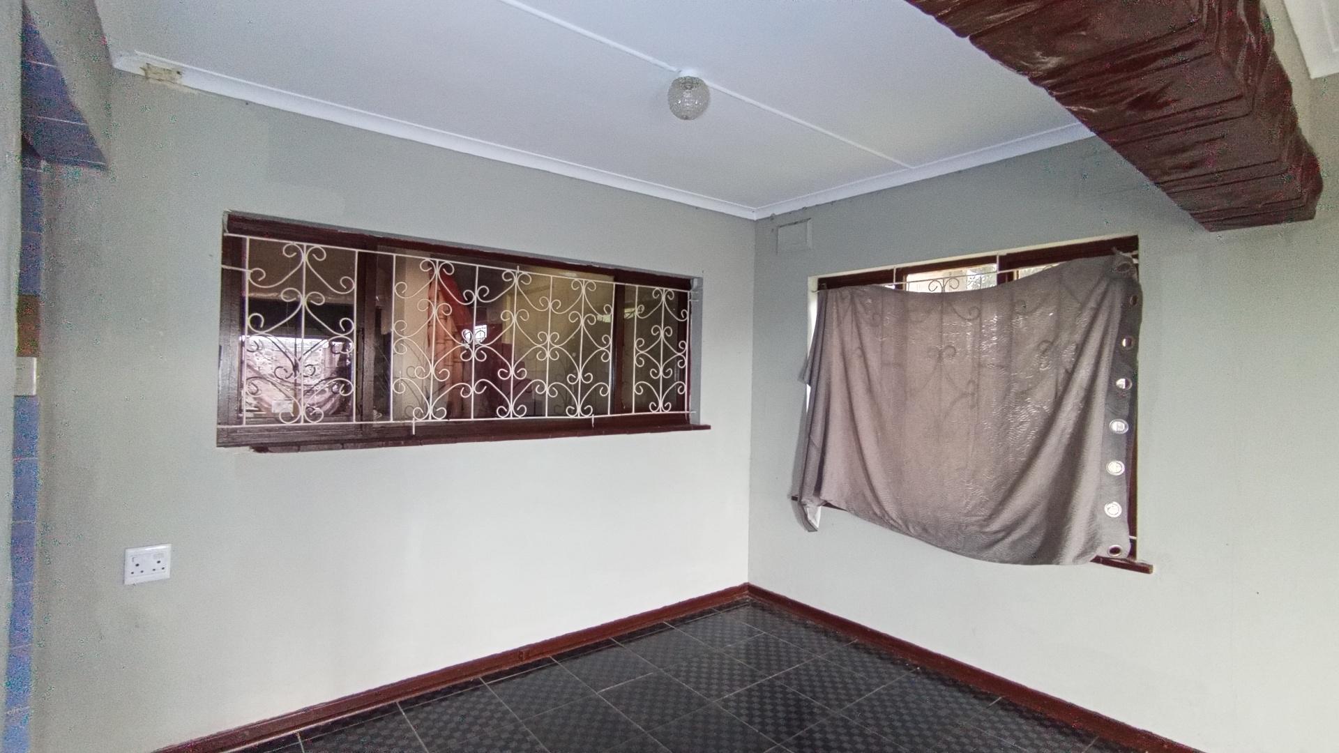 Dining Room - 12 square meters of property in Kharwastan