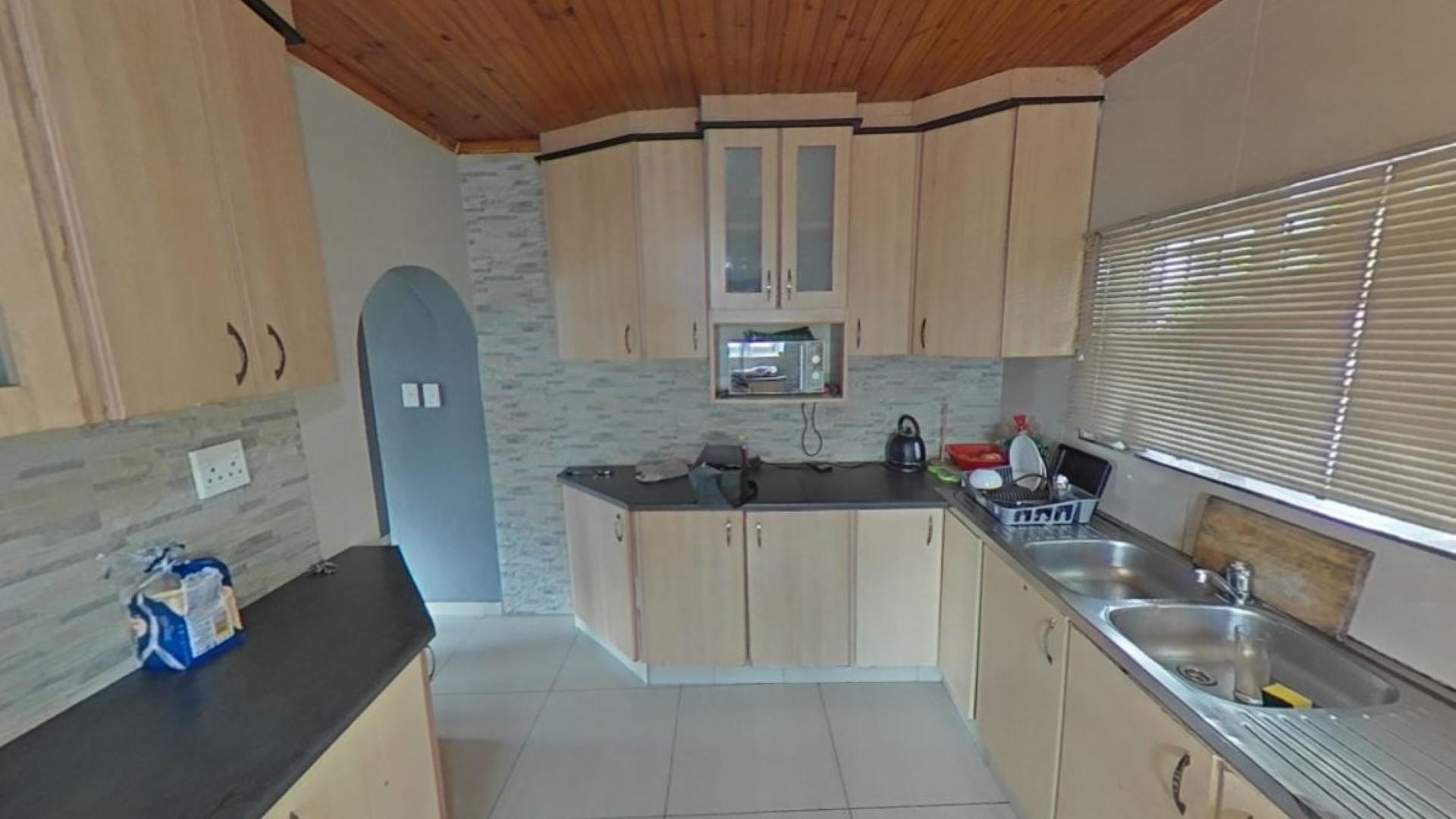 Kitchen - 32 square meters of property in Kharwastan