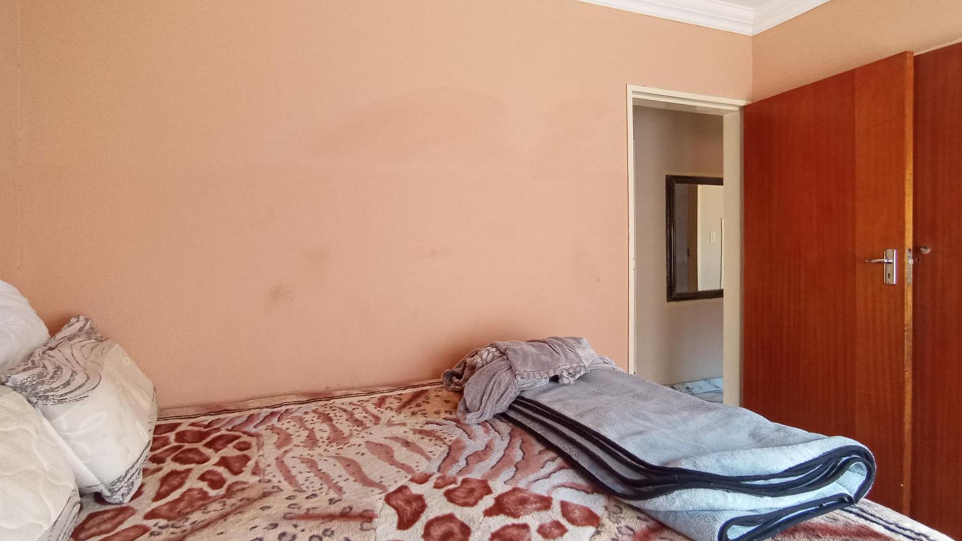 Bed Room 1 - 10 square meters of property in Mabopane