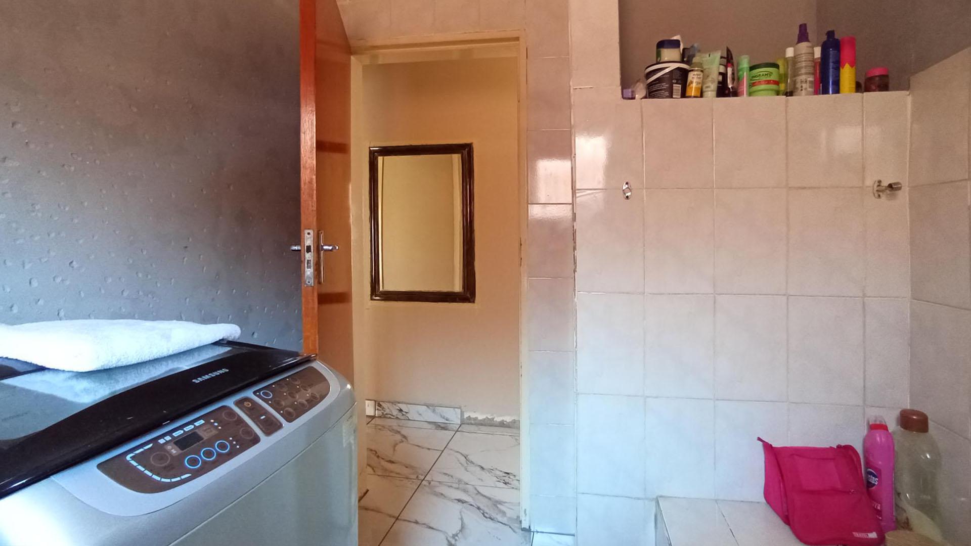 Bathroom 1 - 5 square meters of property in Mabopane
