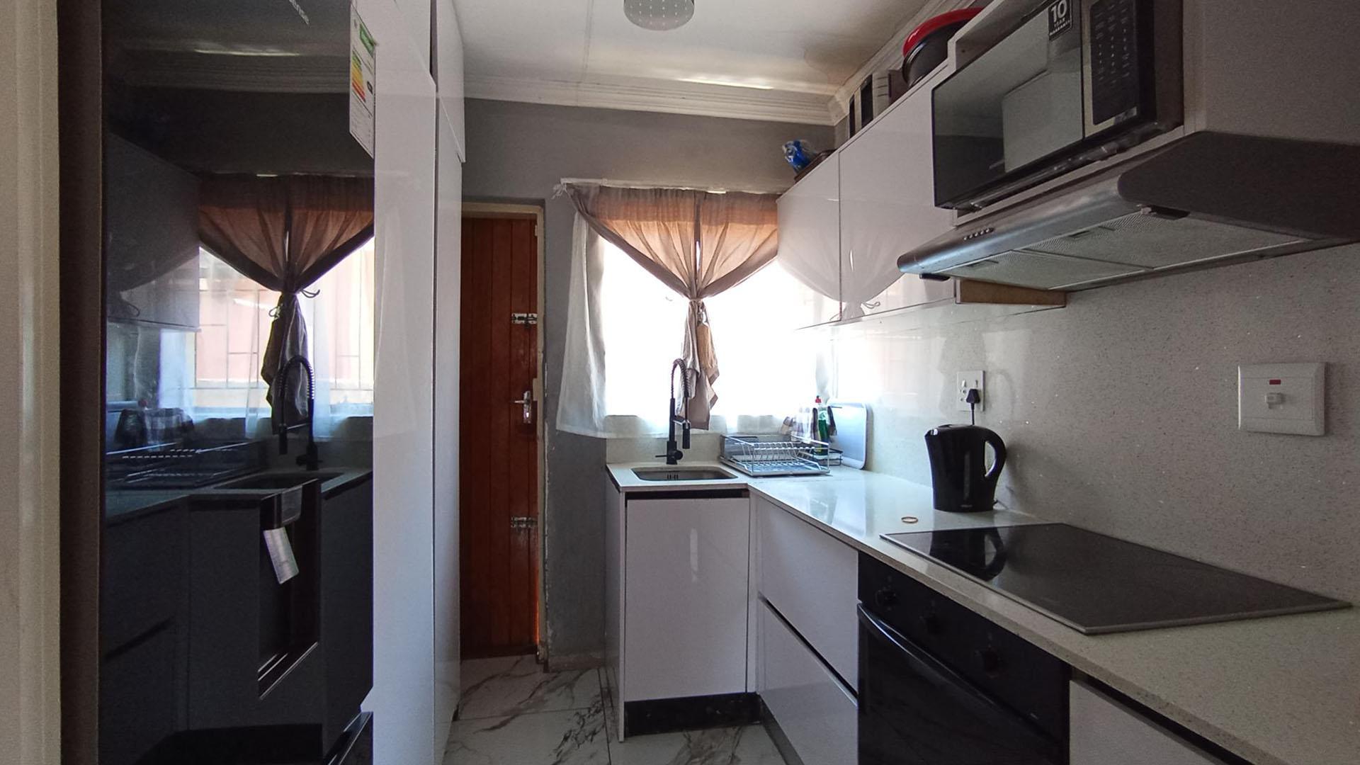 Kitchen - 6 square meters of property in Mabopane