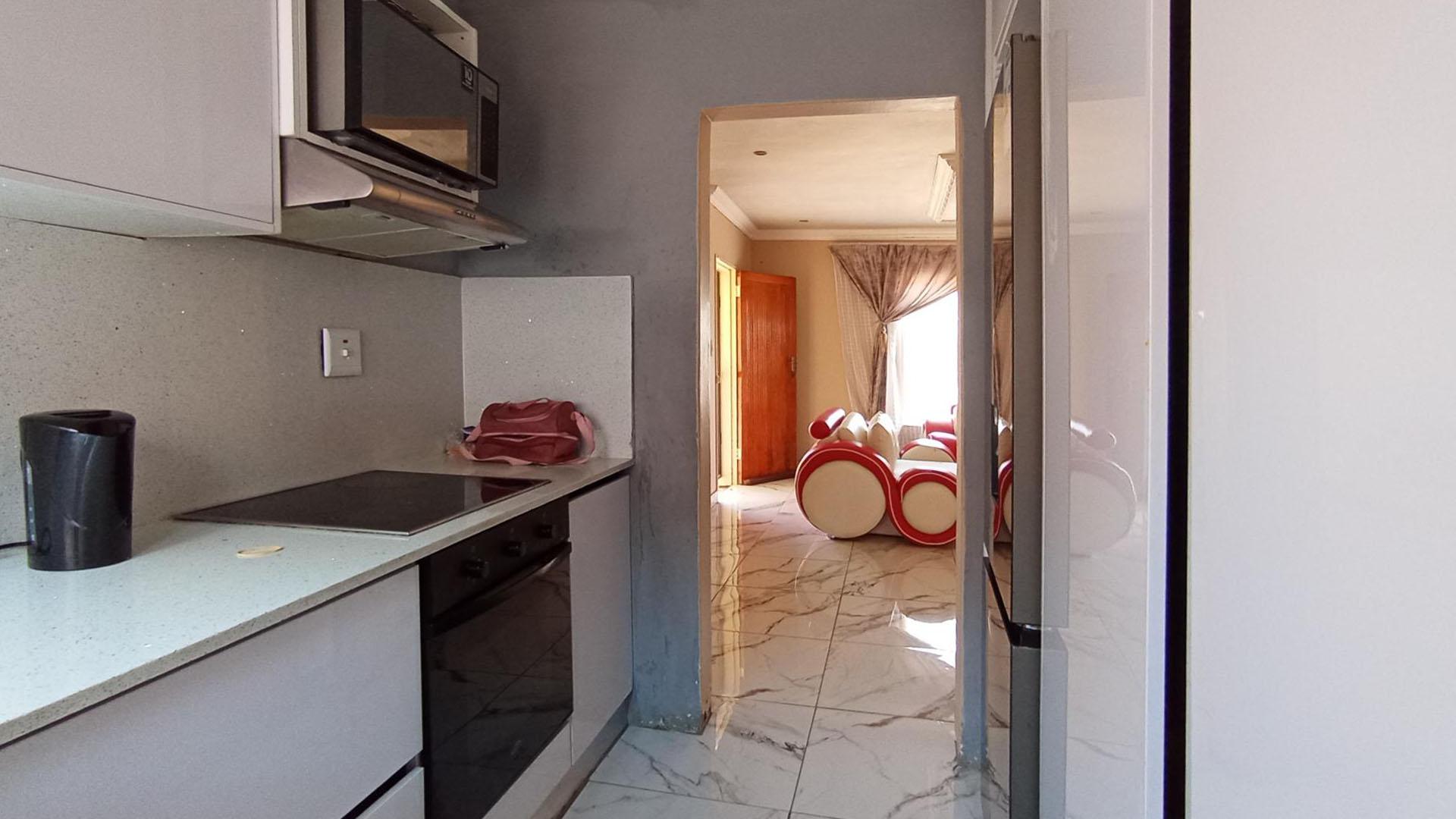 Kitchen - 6 square meters of property in Mabopane