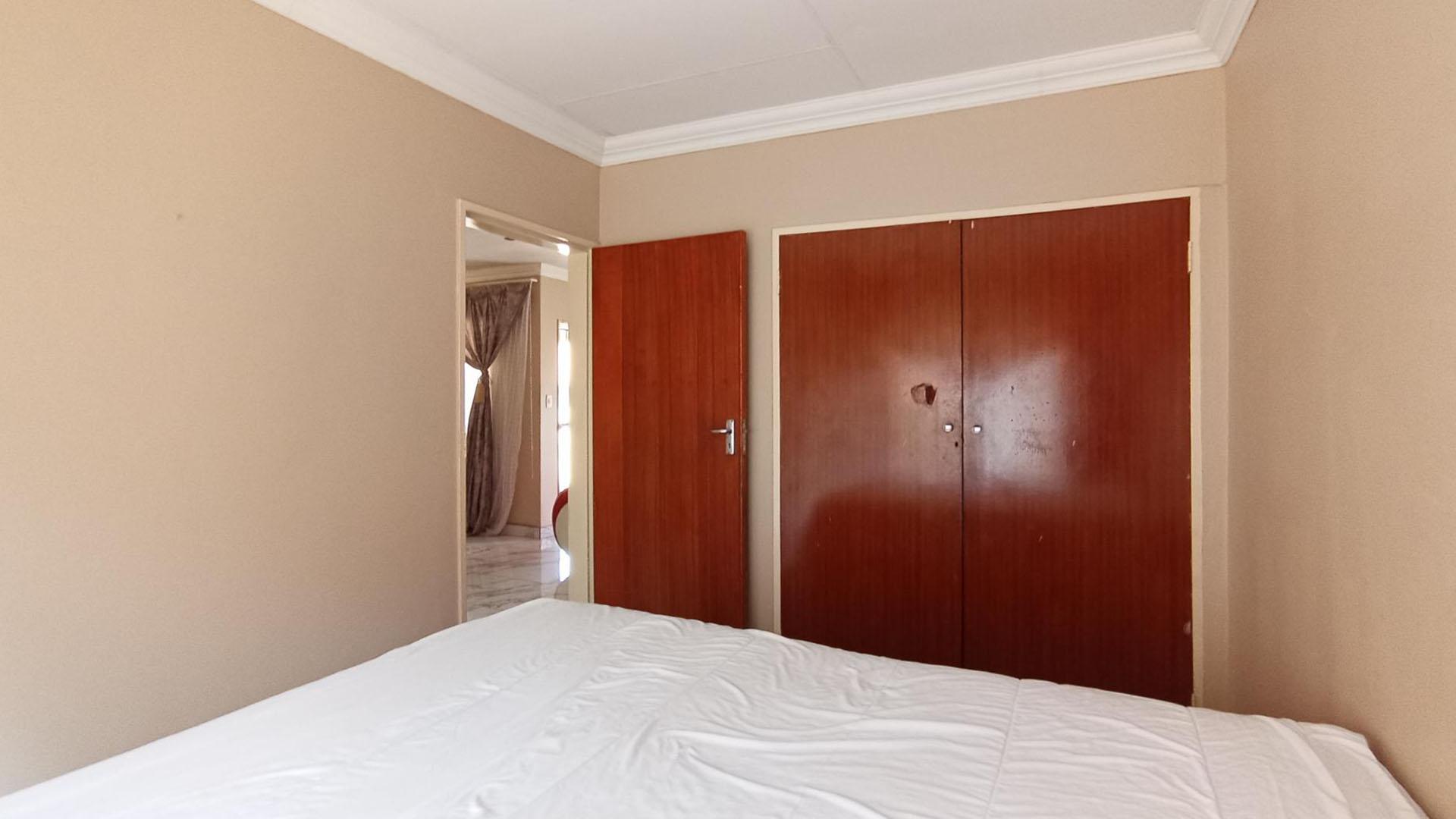 Bed Room 3 - 10 square meters of property in Mabopane