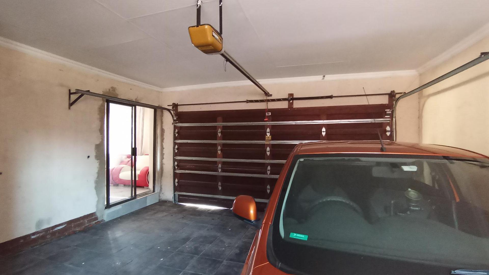 Garage - 36 square meters of property in Mabopane
