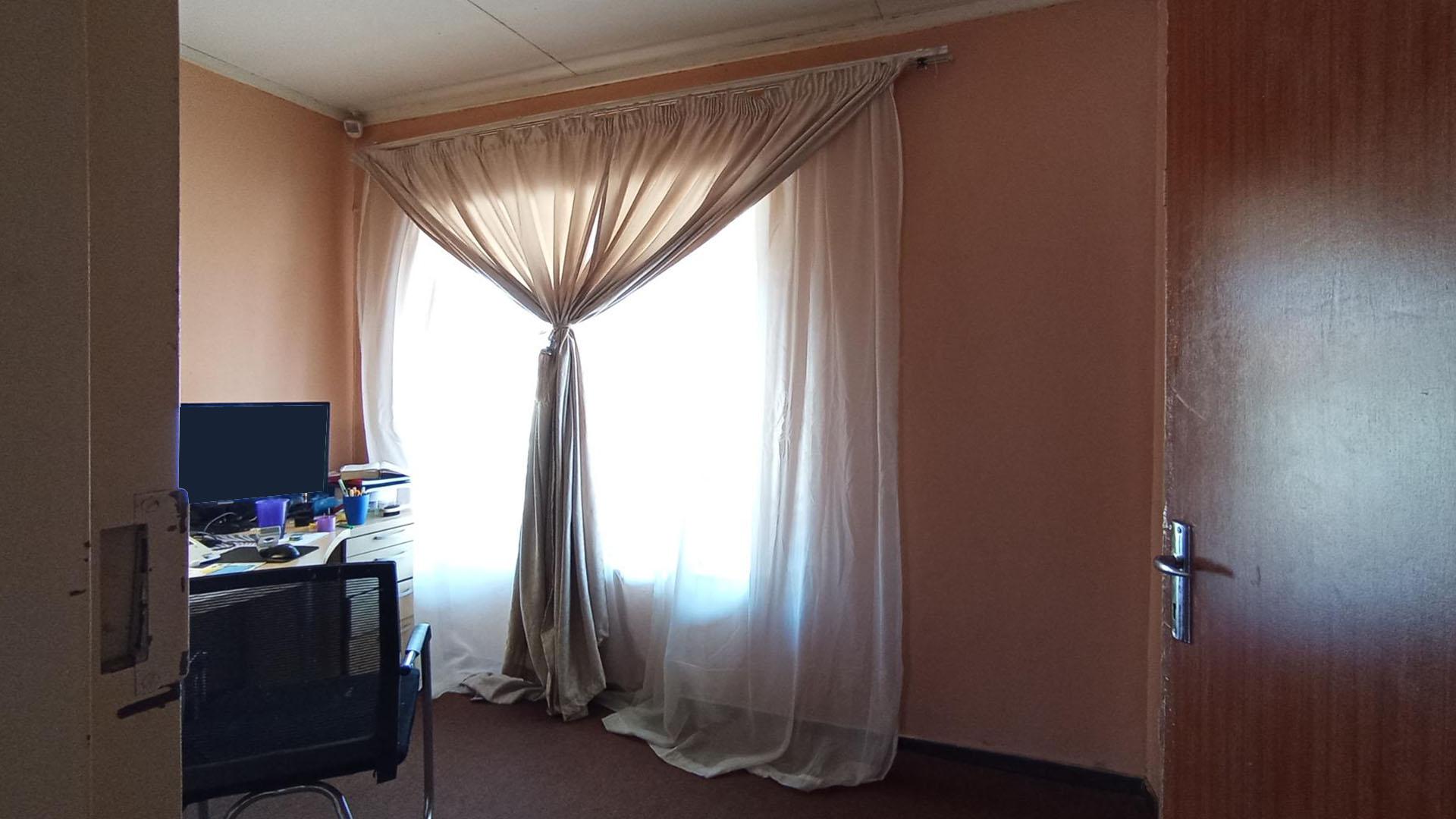 Bed Room 2 - 11 square meters of property in Mabopane