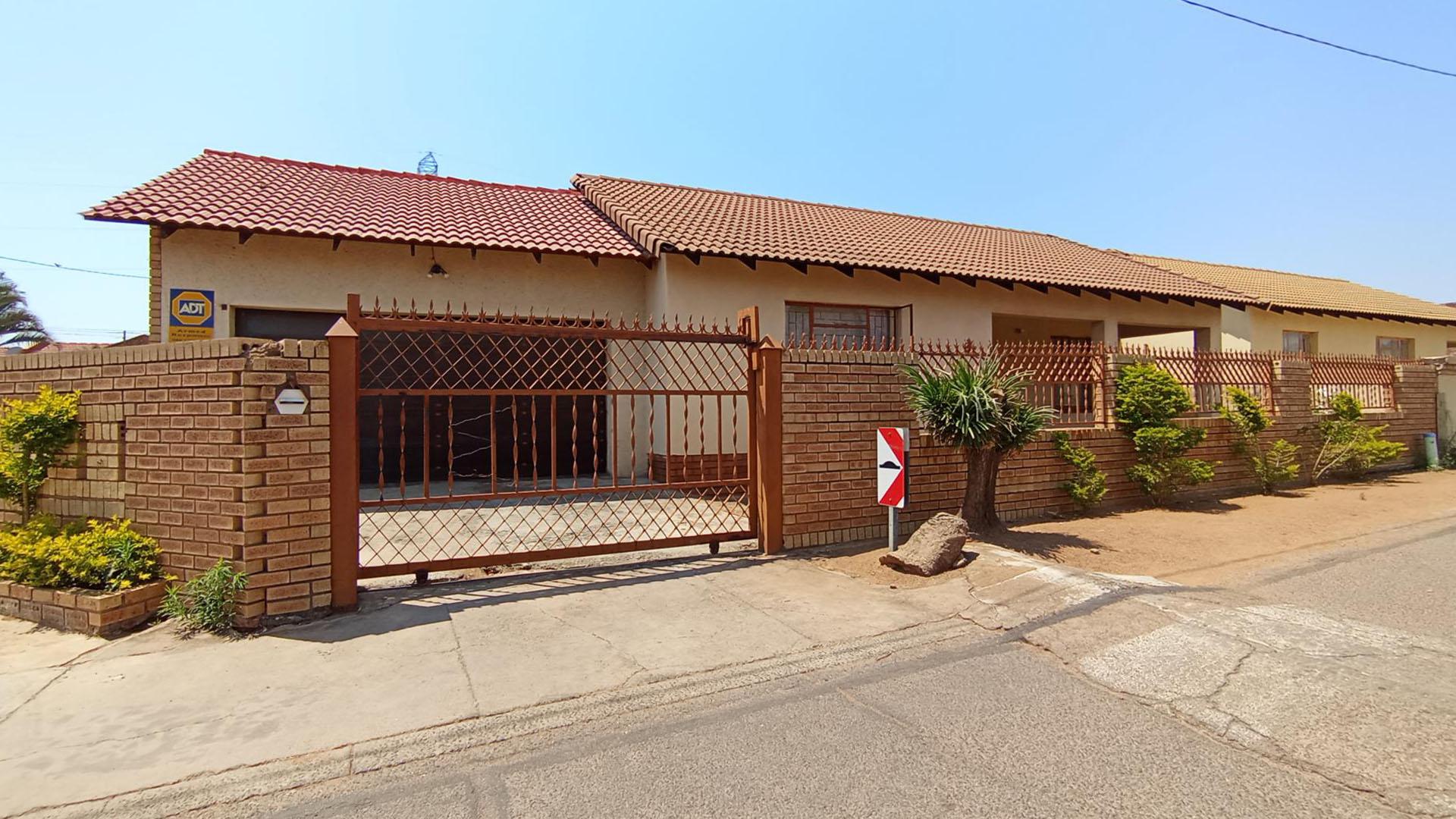 Front View of property in Mabopane