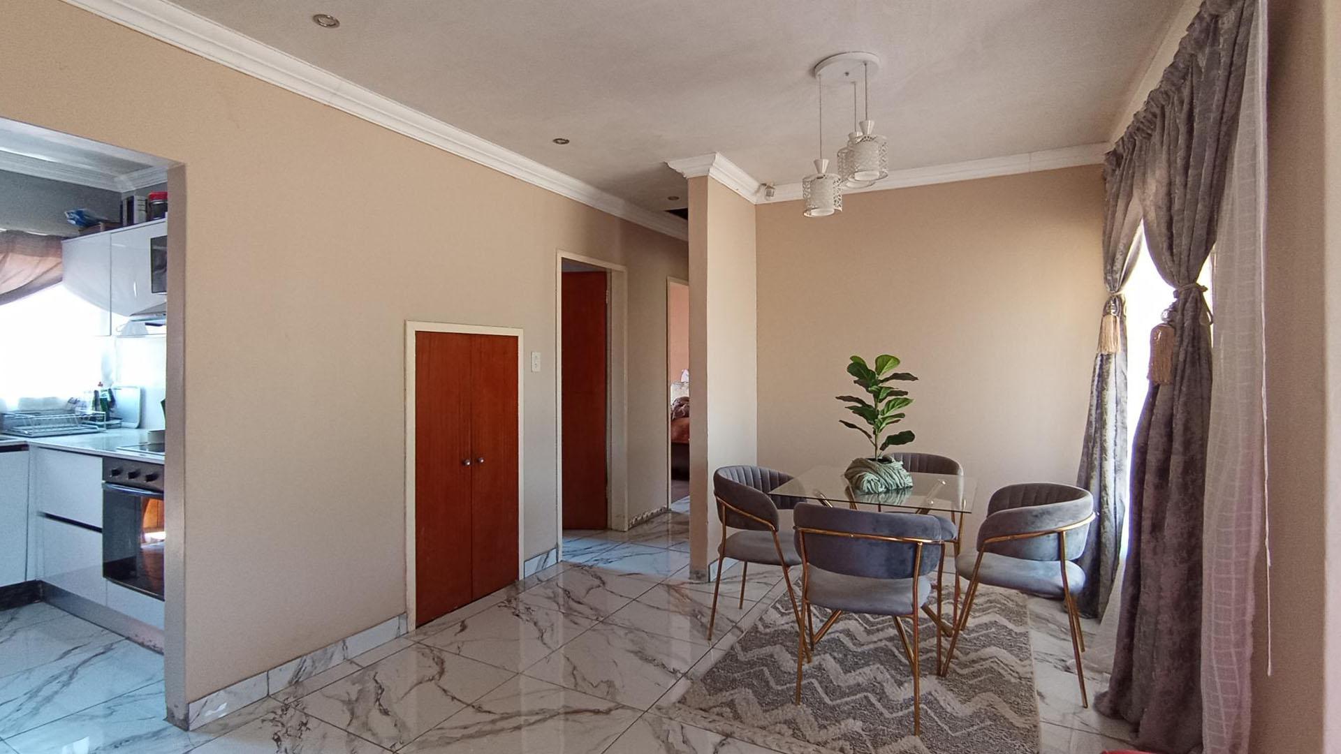 Dining Room - 12 square meters of property in Mabopane