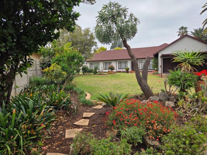 5 Bedroom House for Sale For Sale in Brackendowns - MR695928