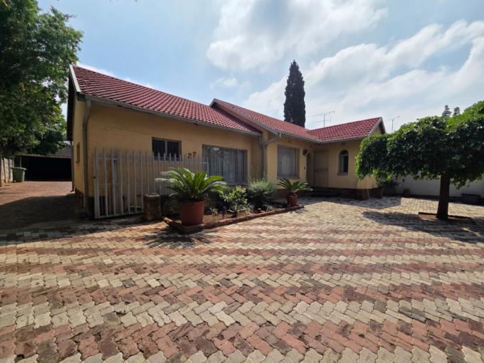 3 Bedroom House for Sale For Sale in Brackendowns - MR695929