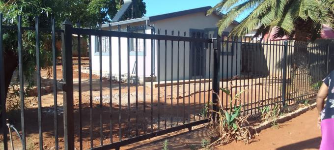 2 Bedroom House for Sale For Sale in Soshanguve - MR695934