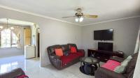 Lounges - 21 square meters of property in Woodhaven 
