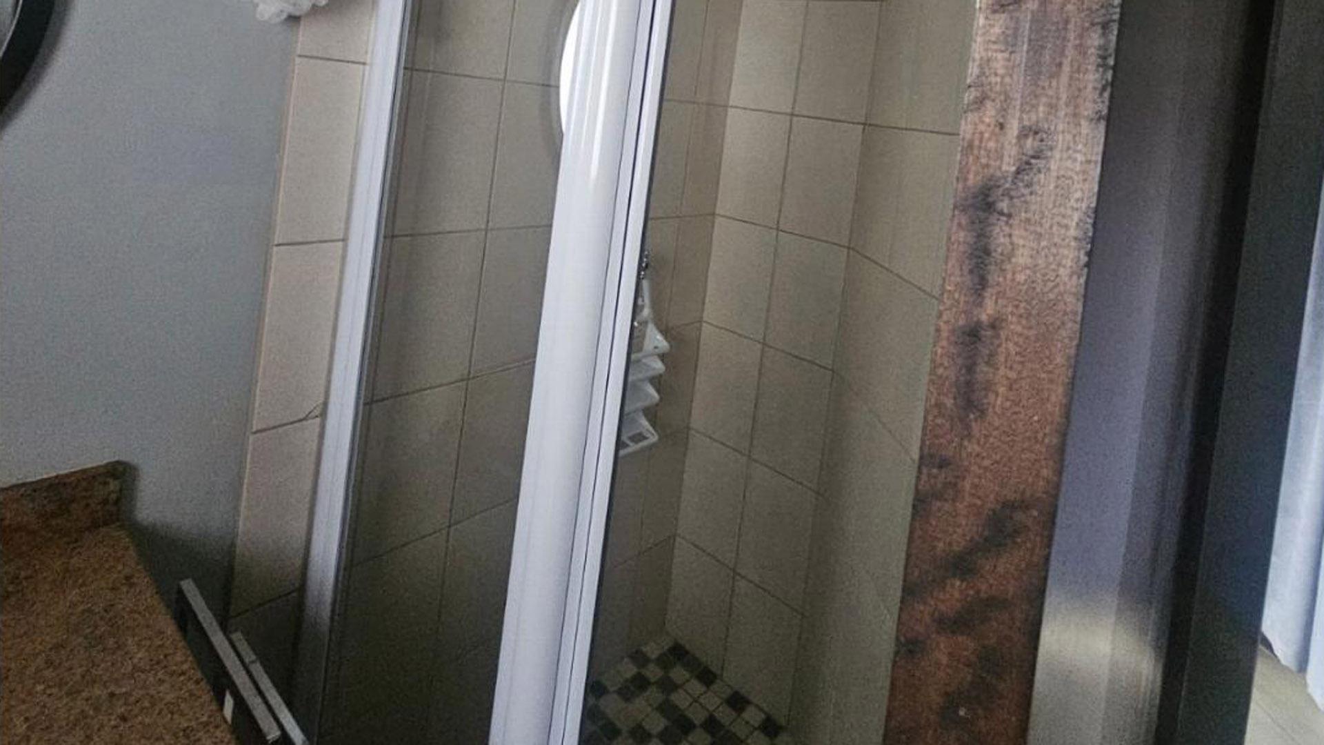 Bathroom 1 of property in Mooikloof Ridge