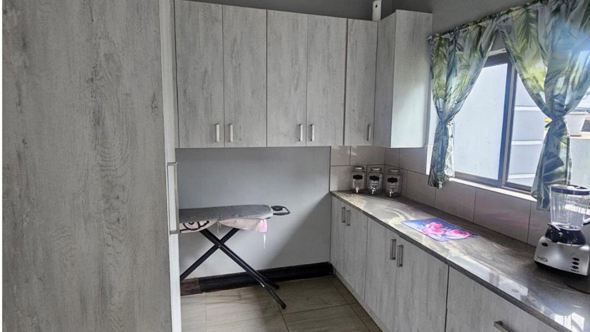 Kitchen of property in Mooikloof Ridge